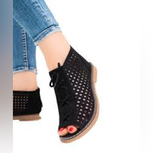 New! Musse & Cloud perforated black tie up booties,  size 38, fits a 7 -… - Picture 1 of 10